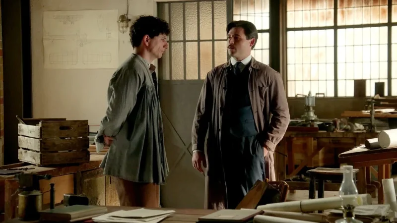 "La Promesa": Adriano y Catalina se arman de valor y deciden reformar la finca para proteger a sus trabajadores 11 Merca2.es "La Promesa": Adriano y Catalina se arman de valor y deciden reformar la finca para prteger a sus trabajadores.