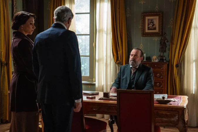 ÁNGELA Y CURRO, UN AMOR CON PELIGRO Y PROMESA