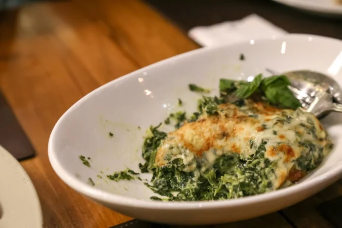 primer plano de la comida servida en un cuenco Merca2.es