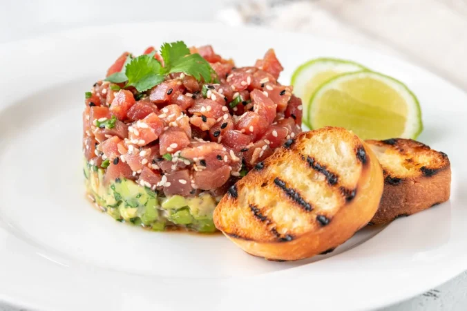 tartar de atun con aguacate y semillas de sesamo 1 Merca2.es