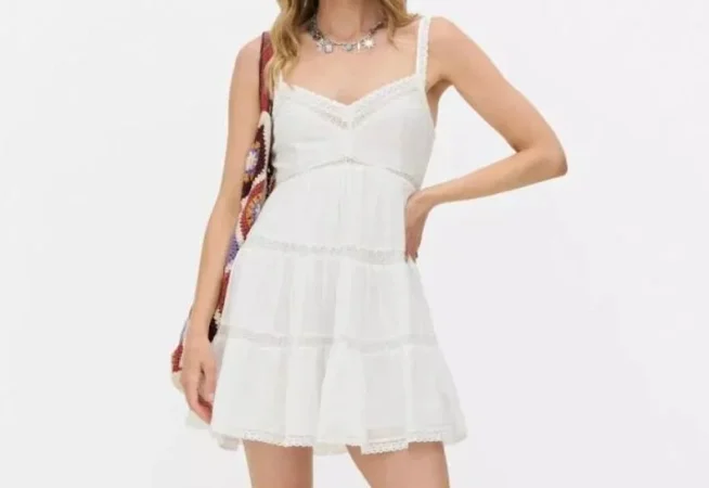 Vestido corto estilo babydoll: el must para tus días de festival, sólo en Primark