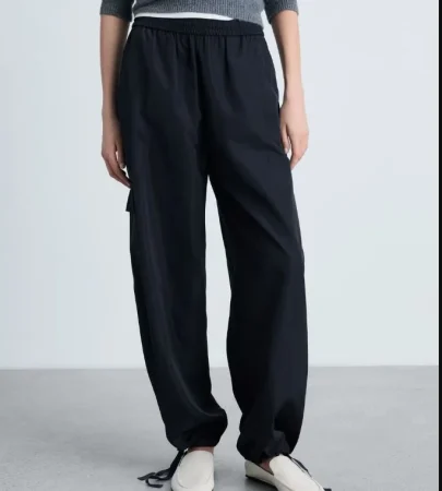 5. Pantalones anchos azules