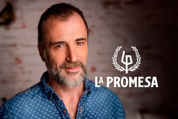 Pero incluso el retorno de la reaparición de otros personajes históricos de la serie podría incrementar todavía más el clima de tensión. Lo ha demostrado ‘La Promesa’ a lo largo de sus más de 600 episodios: nada es gratuito, ninguna conversación es casual, y cada aparición es una pieza de un puzle mayor. El espectador no solo sigue una historia, intenta resolverla, comprenderla y anticiparse a ella, como si se reorganizara mediante un juego de ajedrez cargado de emociones. En este sentido, la figura del Coronel Fuentes es, claro, el canal de la acción, pero también un símbolo de una verdad institucional que puede entrar en colisión con los intereses propios de muchos de los habitantes del palacio. Introduce una fuerza ajena, una mirada externa que hace que todos reconsideren sus posiciones y sus secretos.