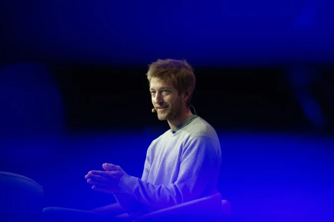 Glovo cuenta con empezar a utilizar drones para retirar a sus riders en 5 años 1 Merca2.es El CEO y Cofundador de Glovo, Oscar Pierre, interviene en la sesión presencial 'Founders Series' en el Mobile World Congress 2022. Fuente: Agencias