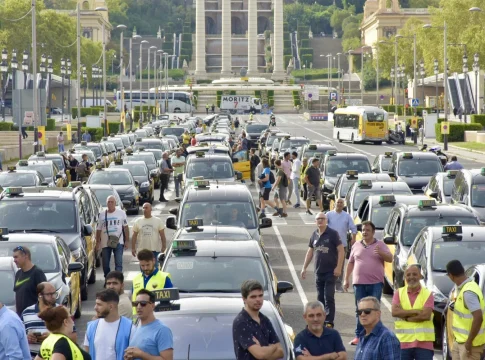 El taxi de Barcelona protesta con Uber y las VTC. Fuente: Agencias