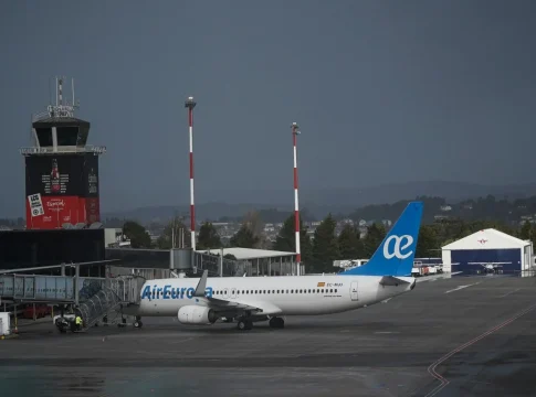 Un avión de la compañía Air Europa, a su llegada al Aeropuerto de Alvedro. Fuente: Agencias
