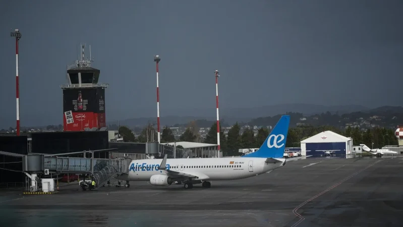 Jesús Nuño de la Rosa sale de Air Europa con la sensación de misión cumplida 1 Merca2.es Un avión de la compañía Air Europa, a su llegada al Aeropuerto de Alvedro. Fuente: Agencias