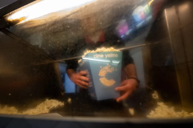 Cubo de palomitas de Cine Yelmo en Barcelona. Fuente: Agencias