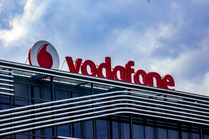 La valoración de Vodafone es atractiva, pero hay cuatro factores inquietantes 1 Merca2.es Mantenemos nuestra calificación Neutral sobre Vodafone, pero añadimos una vigilancia de catalizadores negativos durante 90 días