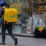 Los riders exigen a Glovo la revisión de la política de efectivo de la empresa