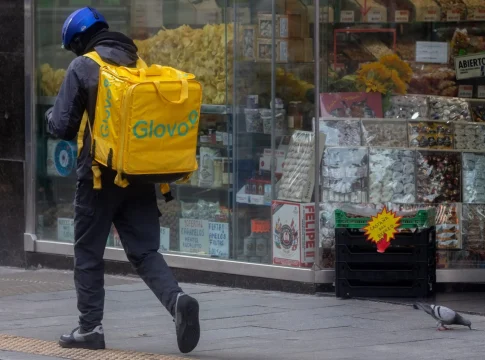 Un repartidor de Glovo, a 2 de diciembre de 2024, en Madrid (España). Fuente: Agencias Un repartidor de Glovo, a 2 de diciembre de 2024, en Madrid (España). Fuente: Agencias