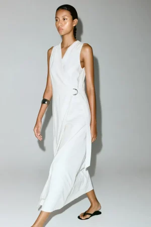 Viste de auténtico lujo con la nueva colección de H&M, sin pagar una fortuna 40 Merca2.es Una inversión inteligente: moda que dura más allá del verano