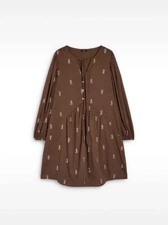 El bordado floral que lo cambia todo: el vestido corto más buscado de Parfois