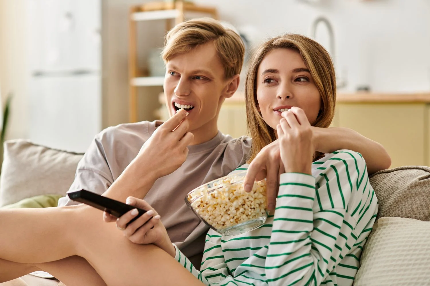 Aunque los códigos están pensados para el navegador, hay un método ingenioso para aprovechar su poder en la app de Netflix de tu Smart TV. Fuente: Freepik 
