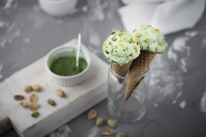 Refrescante receta de helado de pistacho casero, como el de Plex para McDonalds 19 Merca2.es alto angulo de helado de pistacho con nueces Merca2.es