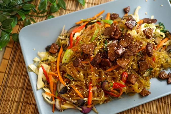 comida asiatica en un restaurante 1 Merca2.es