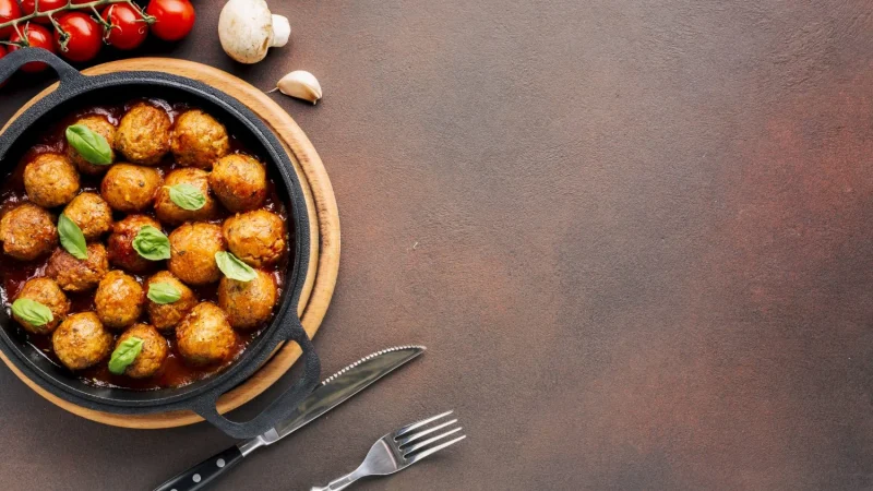 composicion flat lay de comida italiana con copyspace Merca2.es