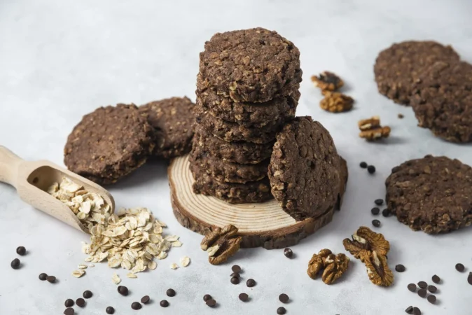 cup cakes sobre fondo blanco con placa de madera Merca2.es