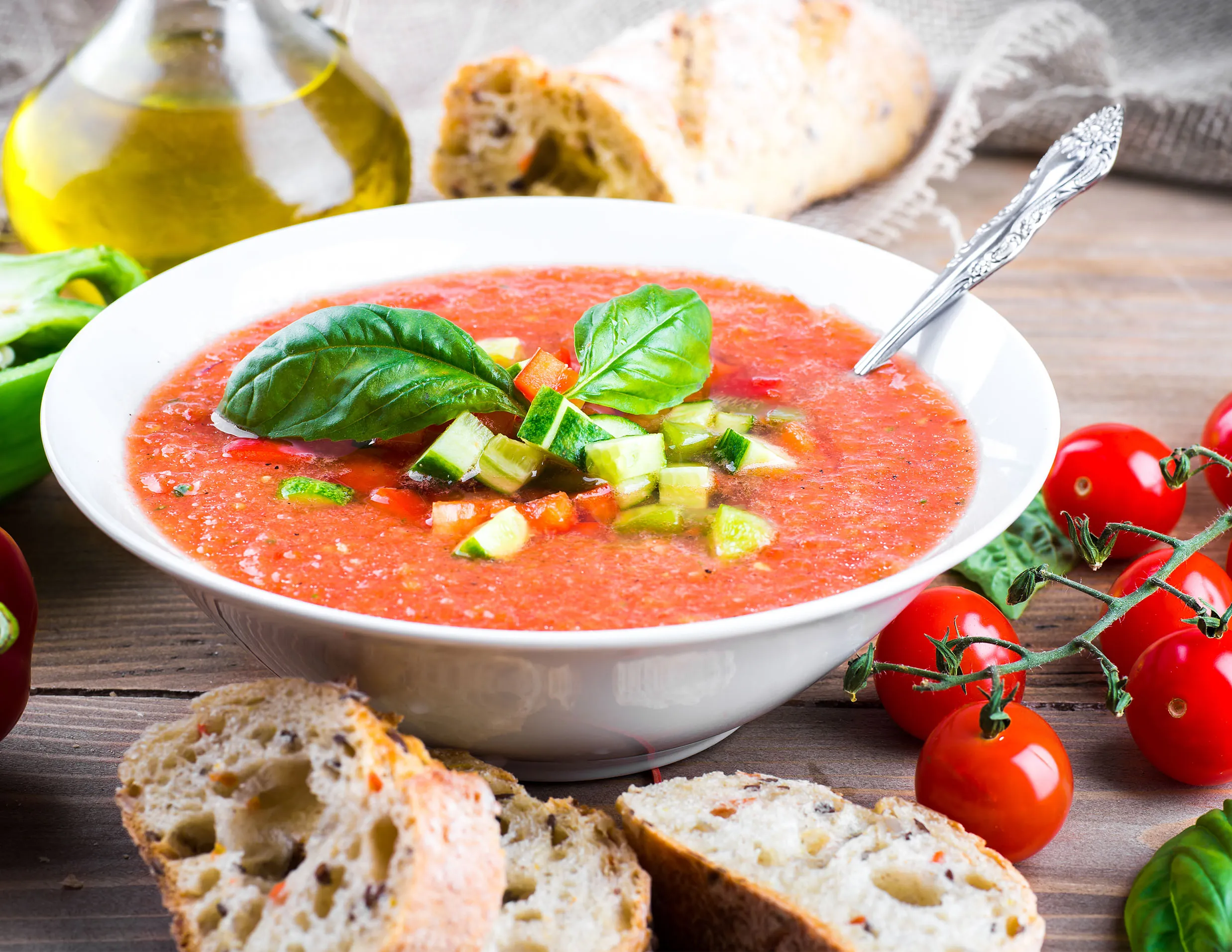 Preparar este gazpacho otoñal es más sencillo de lo que parece y el truco reside en la proporción exacta. Fuente: Freepik 
