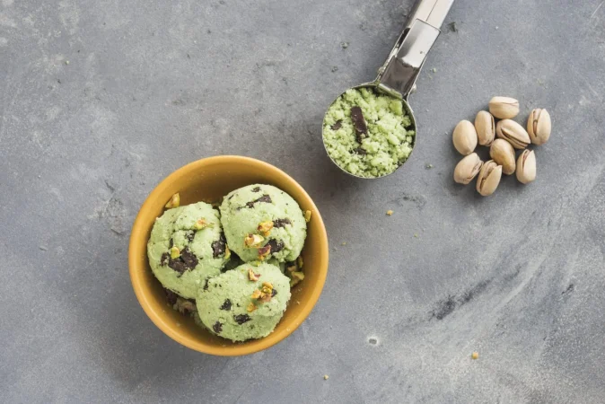 Refrescante receta de helado de pistacho casero, como el de Plex para McDonalds 17 Merca2.es helado con pistacho y chocolate Merca2.es