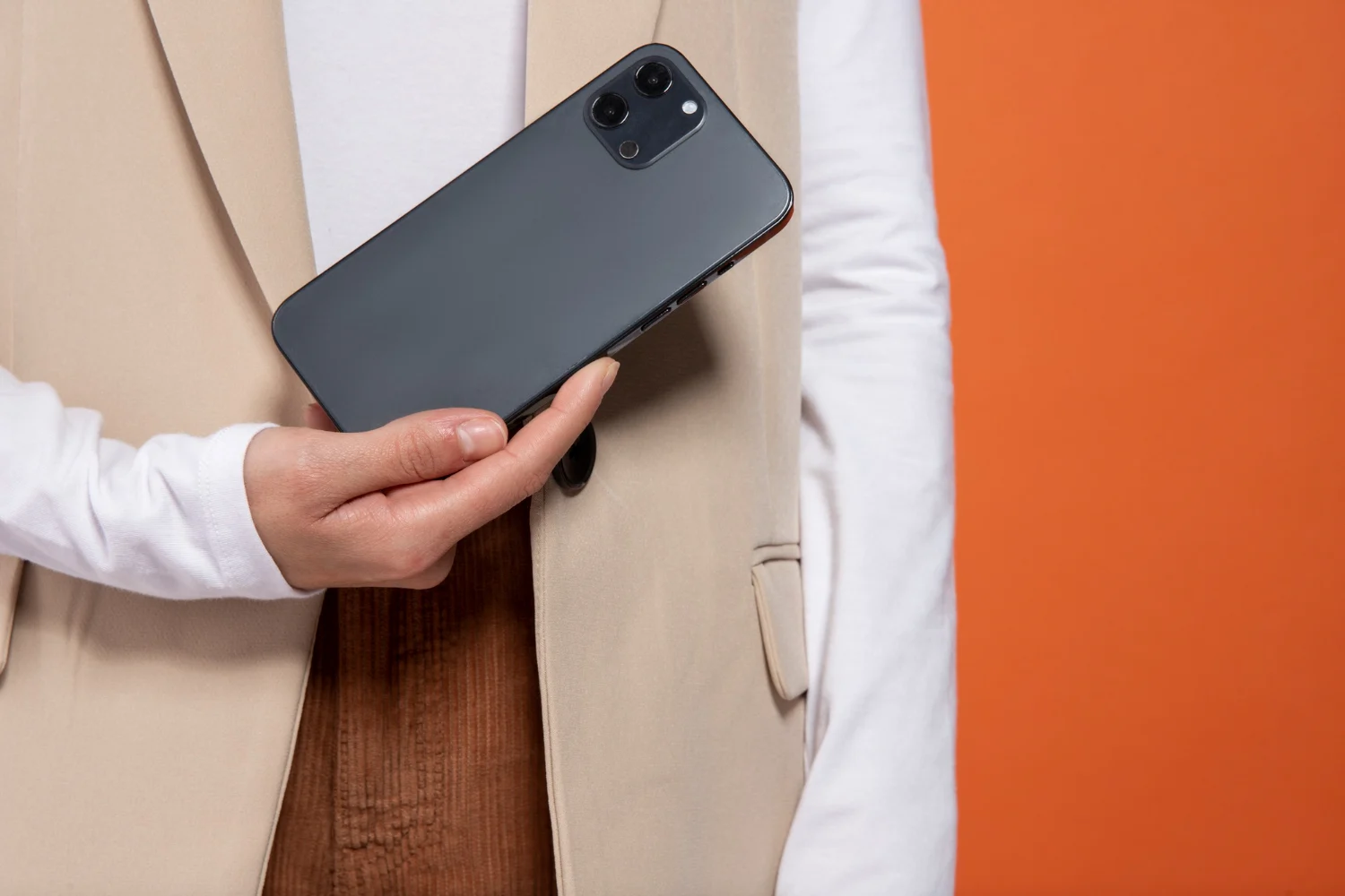 Si después de todas las pruebas anteriores aún tienes dudas, hay pequeños remates que los fabricantes de réplicas suelen pasar por alto en su intento de estafa. Fuente: Freepik 
