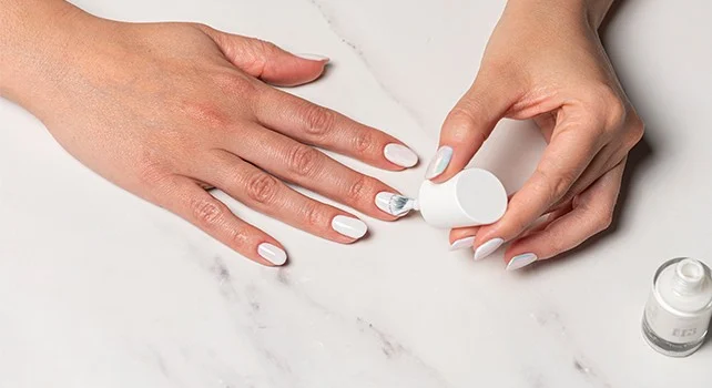 Cómo lograr una manicura profesional en tres pasos