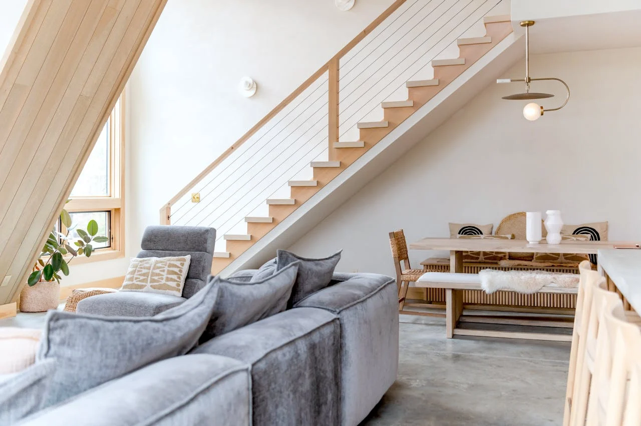 “Me fui de un Airbnb en plena noche”: la turista que destapa la nueva trampa de algunos pisos turísticos en Sevilla 1 Merca2.es La primera impresión al llegar a un Airbnb puede ser determinante, especialmente cuando las expectativas creadas por el anuncio chocan violentamente con lo que encuentras al cruzar el umbral.