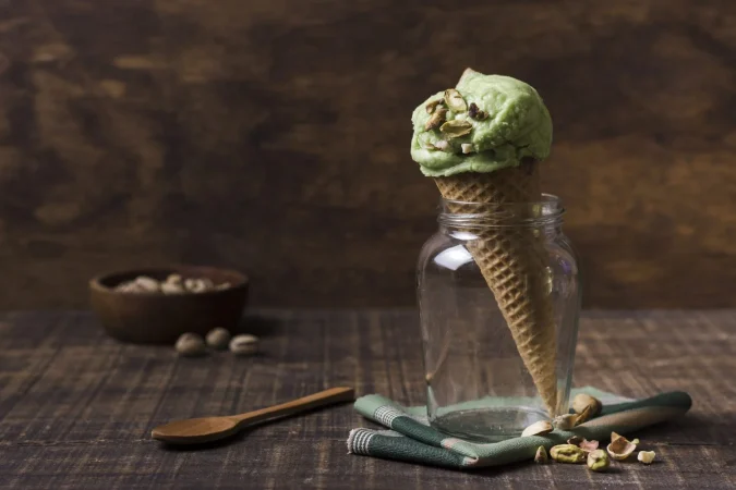 Refrescante receta de helado de pistacho casero, como el de Plex para McDonalds 22 Merca2.es sabroso cono de helado casero con pistacho Merca2.es