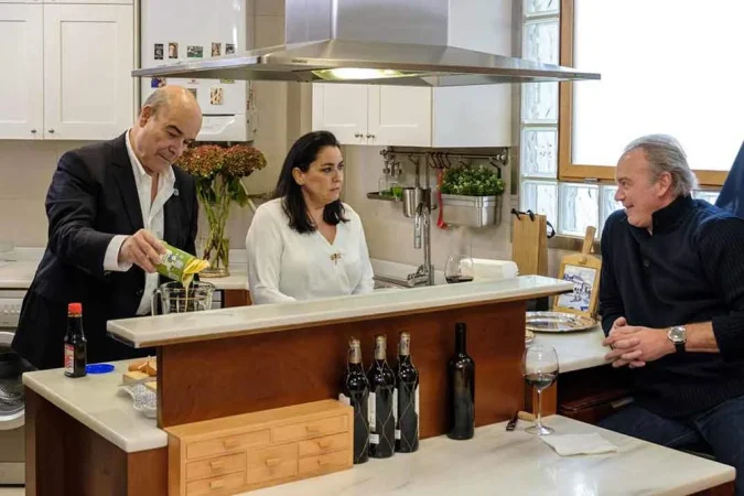 Este es el pisazo señorial de Antonio Resines, en una de las mejores zonas del centro de Madrid 65 Merca2.es La casa como refugio: intimidad, arte y buen vivir