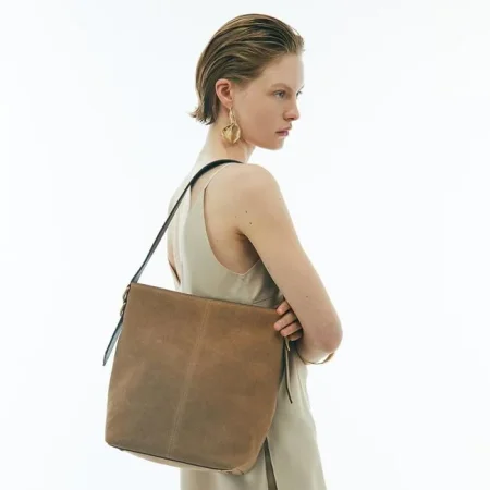 Accesorios y vestidos que completan el armario