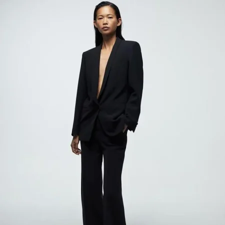 Trajes clásicos y el poder del quiet luxury