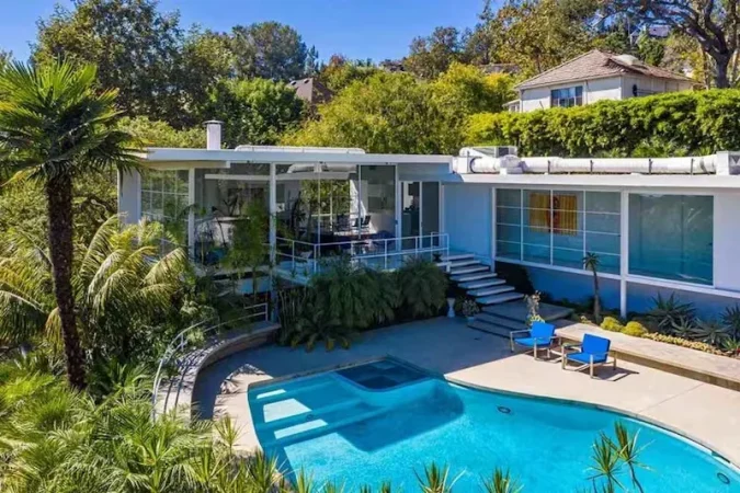 Un oasis moderno en Los Feliz: la nueva vida de Brad Pitt