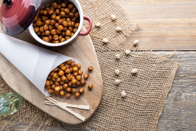 vista de angulo alto de las verduras en un cuenco en la mesa Merca2.es