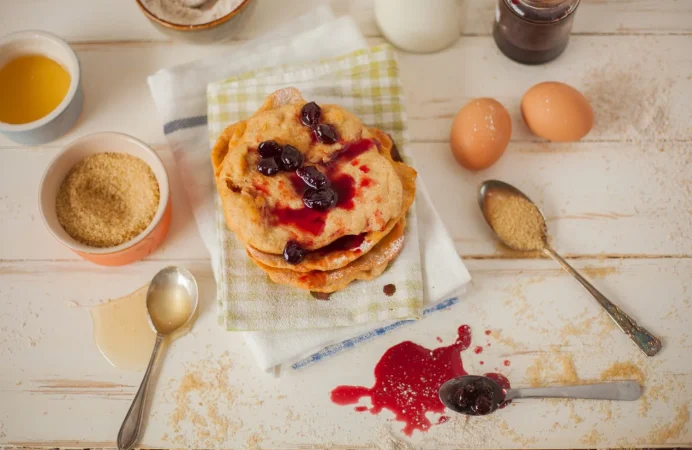 vista de angulo alto de panqueques en la mesa Merca2.es
