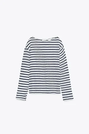 Rayas eternas: la camiseta de Zara que va con todo