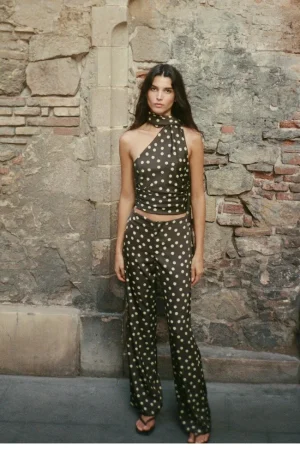 Básicos renovados: el poder del satén y el punto