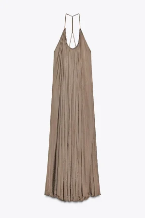 Efecto fluido y color chocolate: vestido holgado midi ideal para el día a día