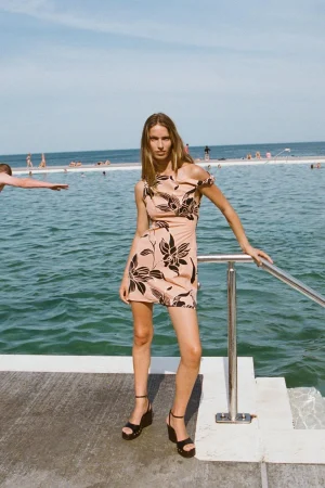 Una prenda, mil planes: cómo llevar el vestido estrella del verano