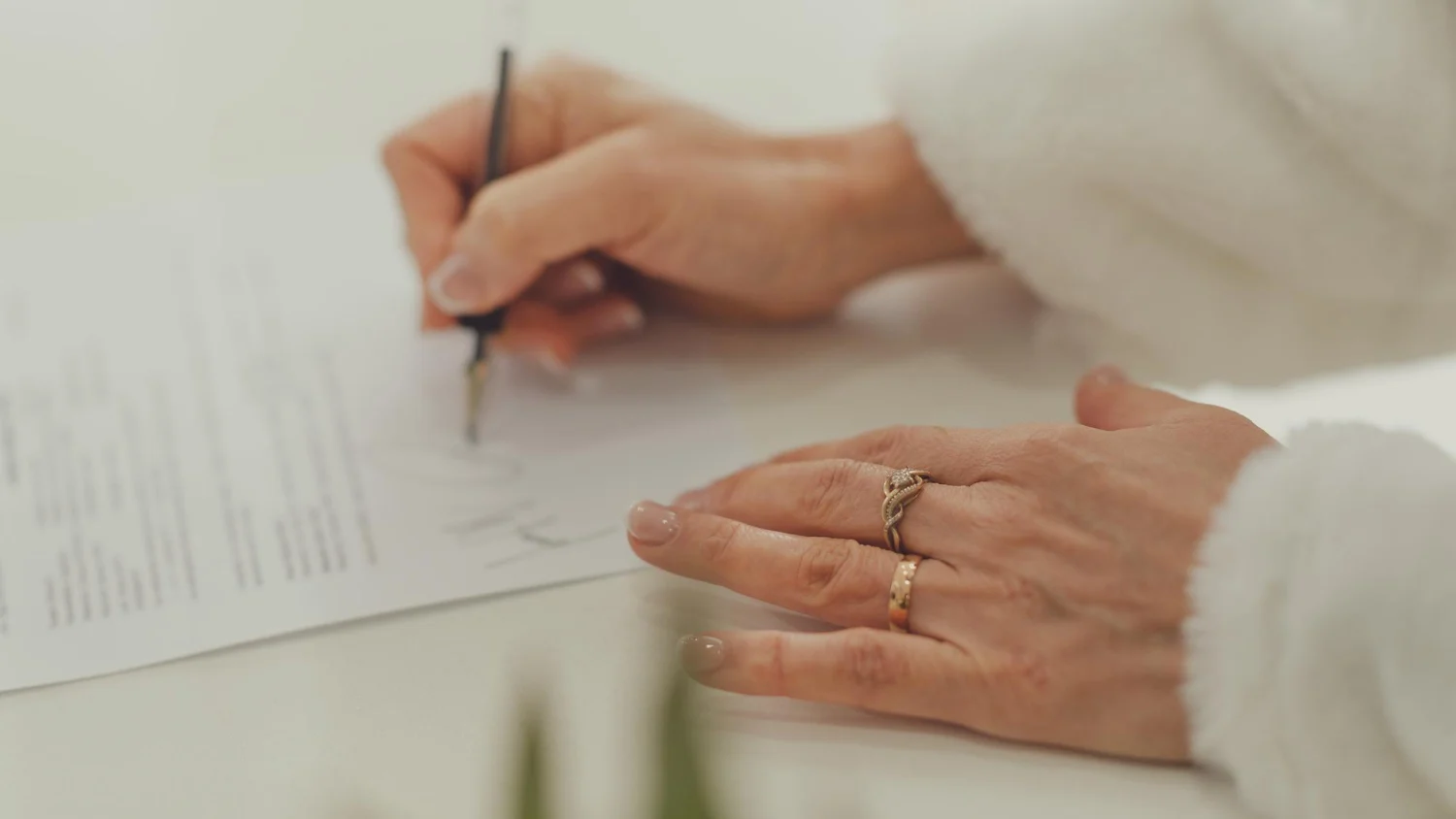 Aquí es donde la falta de concreción convierte un gesto de cariño en una fuente de conflicto inagotable.