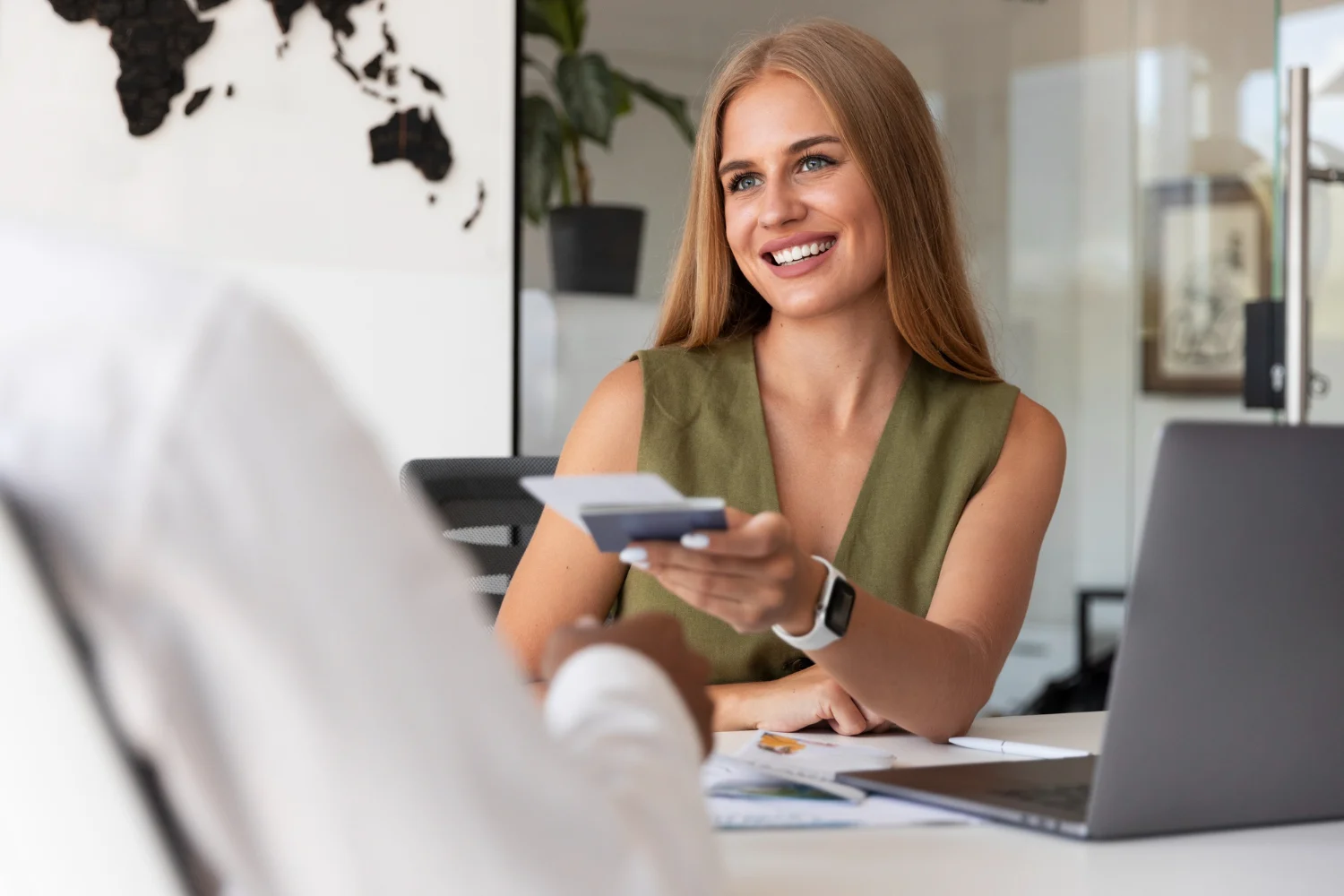 No todo está perdido. Existen alternativas sencillas y al alcance de cualquiera para que tu dinero deje de perder valor en el banco y empiece a trabajar para ti. Fuente: Freepik
