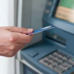 Tu banco te condena a ser pobre: Elena Vargas (56), experta en banca, revela la «tasa invisible» que devora tus ahorros mientras duermes