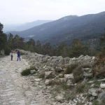 La gran mentira del Camino de Santiago: el ritual que el 99% de los peregrinos hace mal al llegar y que anula todo su viaje