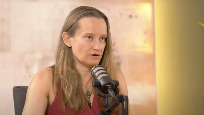 Sari Arponen, médica: "El ruido nos envejece, la clave para vivir más años está en tus sentidos" 49 Merca2.es Sari Arponen, médica: "El ruido nos envejece, la clave para vivir más años está en tus sentidos"