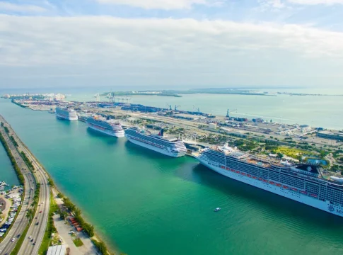 OHLA refuerza su presencia en Florida (EEUU) con nuevos contratos por valor de 550 millones de dólares. OHLA Puerto de Miami (Florida) OHLA refuerza su presencia en Florida (EEUU) con nuevos contratos por valor de 550 millones de dólares