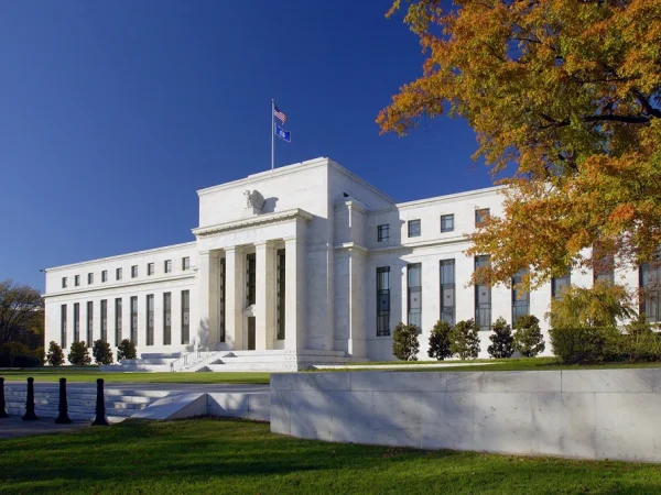 La Fed bajará los tipos un 0,25%, pero la reunión tendrá más tela que cortar 2 Merca2.es El deterioro del mercado laboral es la razón principal por la que es probable que la Fed vuelva a recortar los tipos. Fuente: Fed