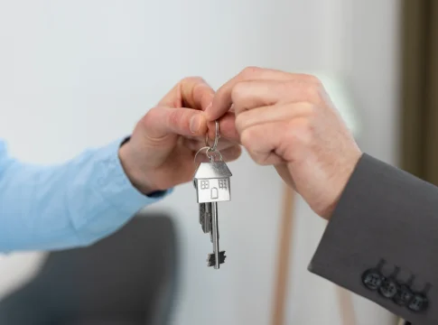 Vives de alquiler y la nueva ley entra en vigor: podrías terminar SIN protección si no lees esto ya Vives de alquiler y la nueva ley entra en vigor: podrías terminar SIN protección si no lees esto ya