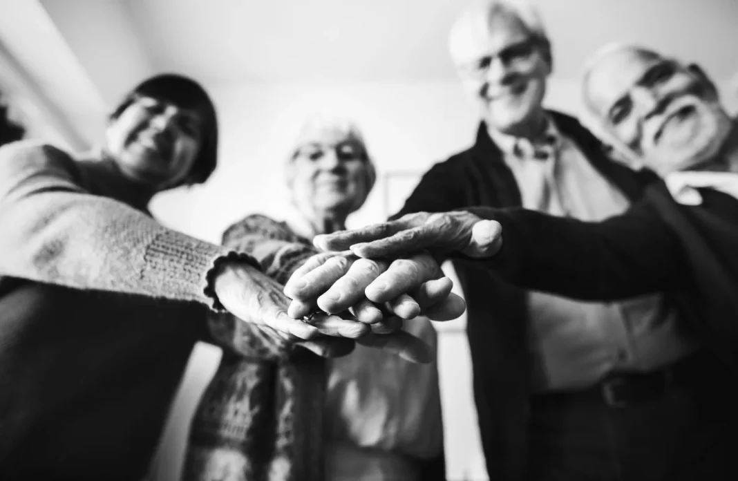 FEMINISMO Y VEJEZ, UN MISMO COMBATE