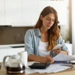 Claudia Ortega (43), asesora fiscal: «Hacienda revisa las cuentas de los autónomos que piden el subsidio de 480€. 3 de cada 5 acaban recibiendo una inspección»