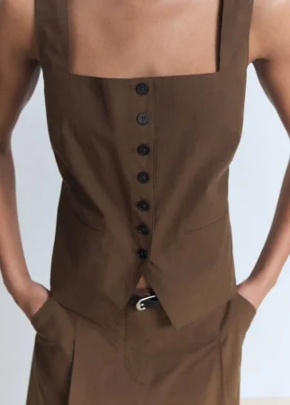 El chaleco de 35 euros de Mango que ha conquistado a Anna Padilla y promete ser la prenda de la temporada 37 Merca2.es Una prenda que trasciende las tendencias