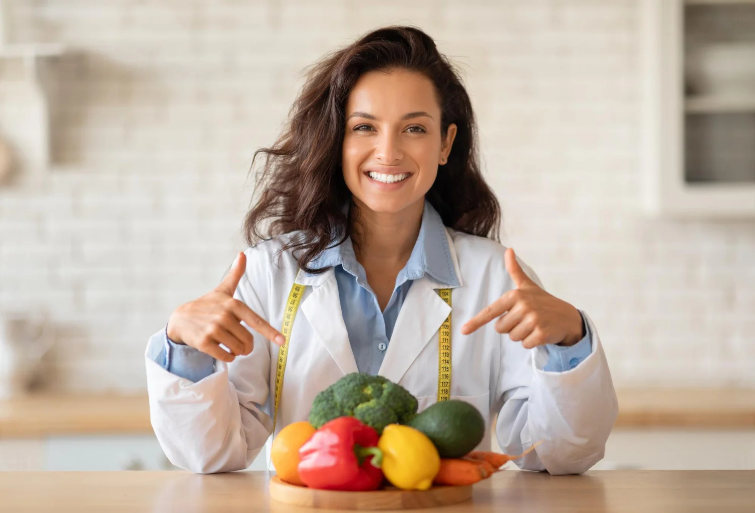 Tras desmontar el mito de la tostada, la pregunta es obvia: ¿qué desayunamos entonces para empezar el día con buen pie y cuidar nuestra salud? Fuente: Freepik
